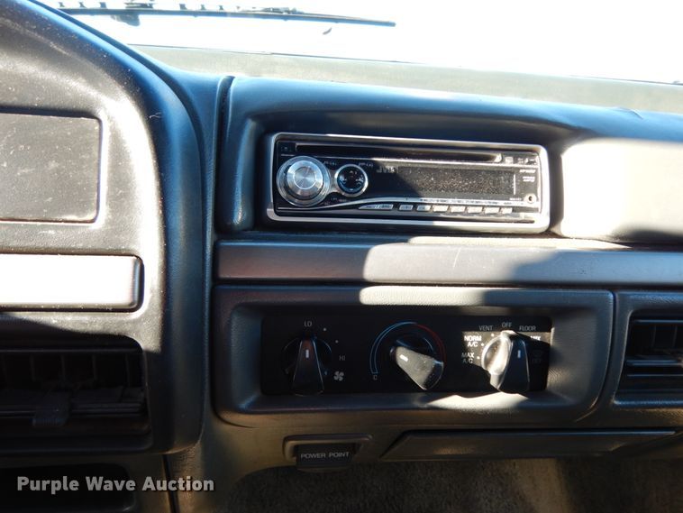 image for item DJ8138 1993 Ford F150  pickup truck