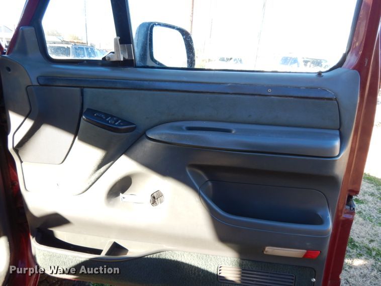 image for item DJ8138 1993 Ford F150  pickup truck