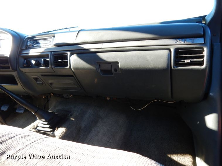 image for item DJ8138 1993 Ford F150  pickup truck