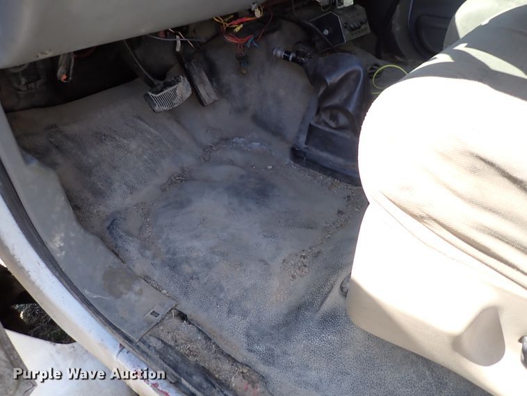 image for item DK4642 2003 Ford F650  rollback truck