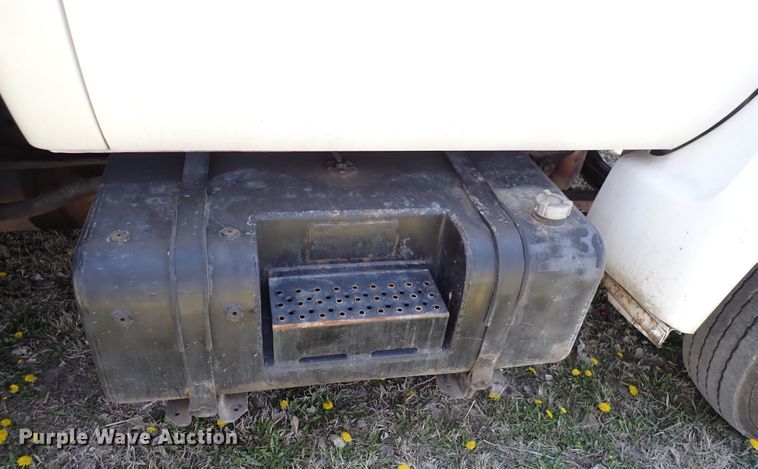 image for item DK4642 2003 Ford F650  rollback truck