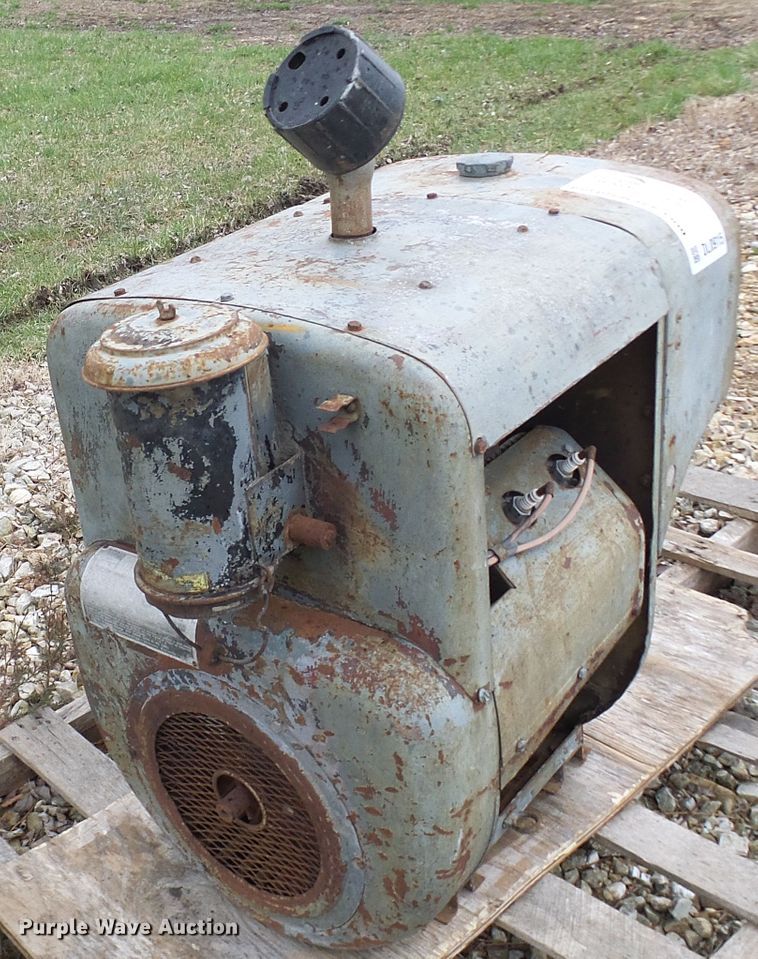 image for item DL0915 Wisconsin VL4  engine