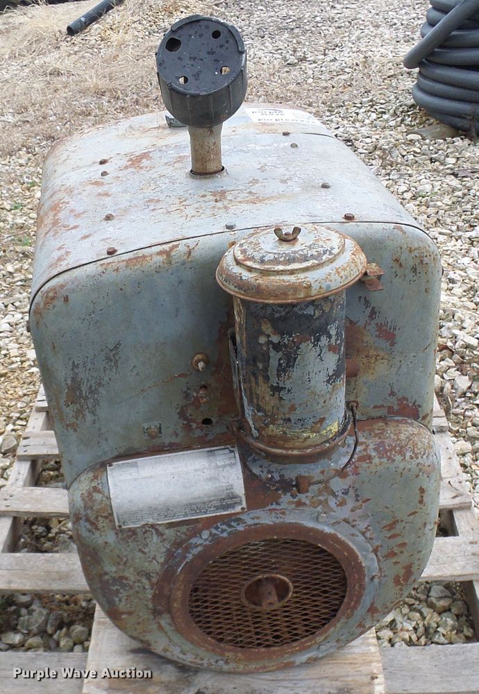 image for item DL0915 Wisconsin VL4  engine