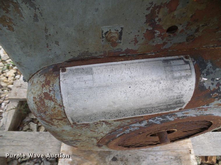 image for item DL0915 Wisconsin VL4  engine