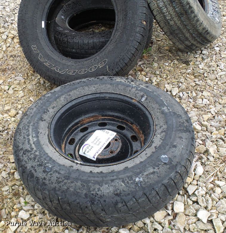 image for item DL0916 Approximately 20 tires and wheels