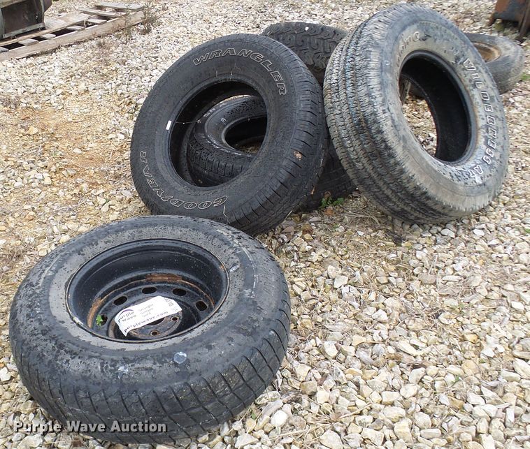 image for item DL0916 Approximately 20 tires and wheels