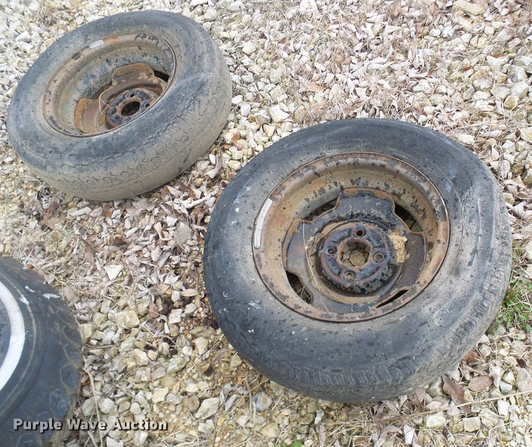 image for item DL0916 Approximately 20 tires and wheels