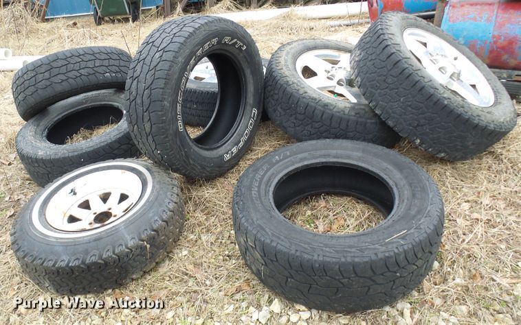 image for item DL0916 Approximately 20 tires and wheels