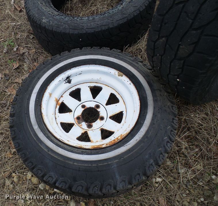 image for item DL0916 Approximately 20 tires and wheels