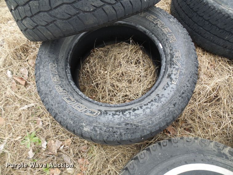 image for item DL0916 Approximately 20 tires and wheels