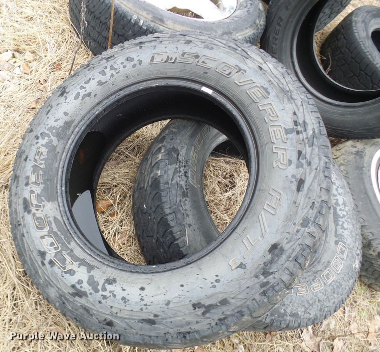 image for item DL0916 Approximately 20 tires and wheels
