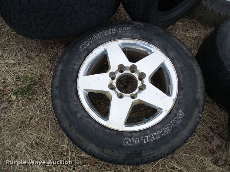 image for item DL0916 Approximately 20 tires and wheels