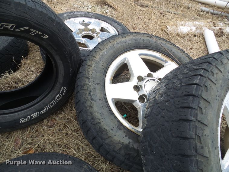 image for item DL0916 Approximately 20 tires and wheels