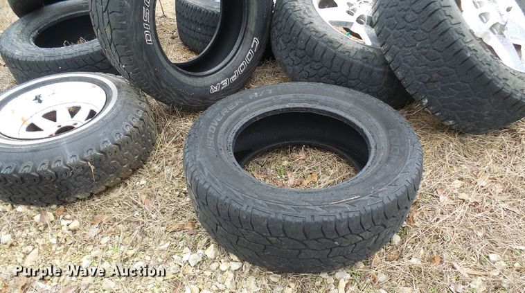 image for item DL0916 Approximately 20 tires and wheels