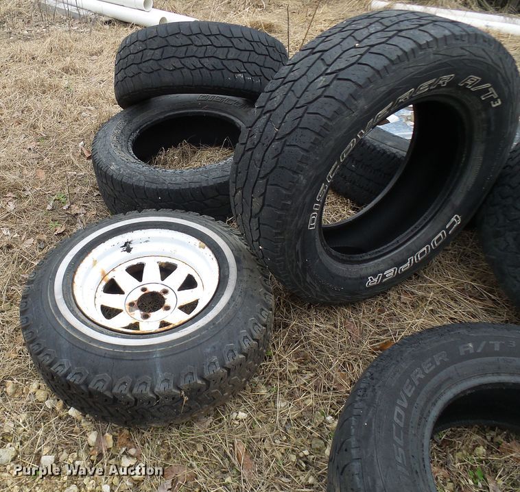 image for item DL0916 Approximately 20 tires and wheels