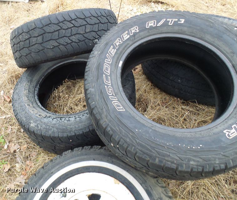 image for item DL0916 Approximately 20 tires and wheels
