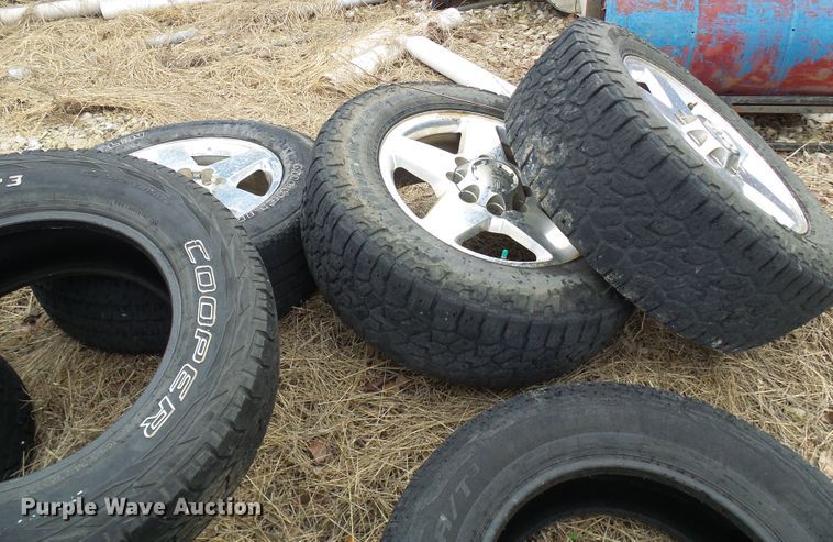 image for item DL0916 Approximately 20 tires and wheels