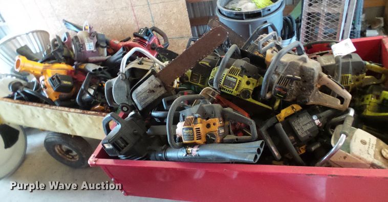 image for item DL0918 Lawn and garden equipment