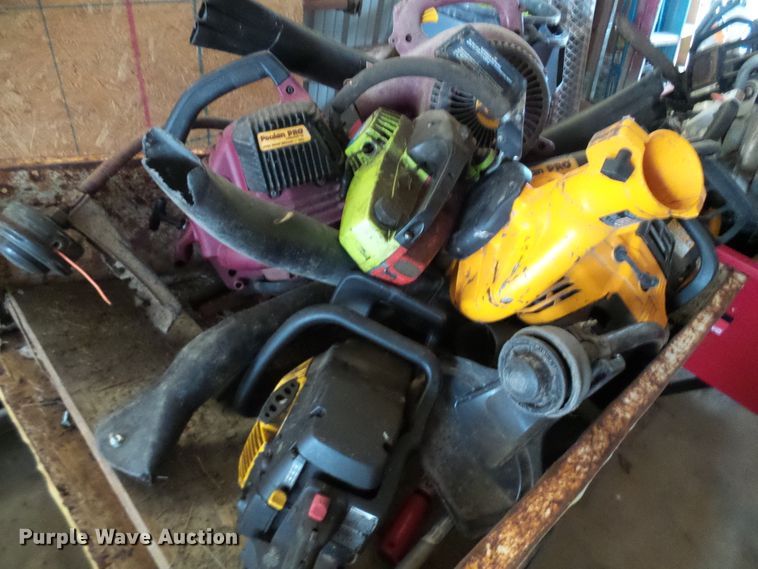 image for item DL0918 Lawn and garden equipment