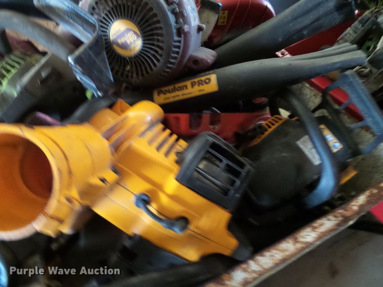 image for item DL0918 Lawn and garden equipment