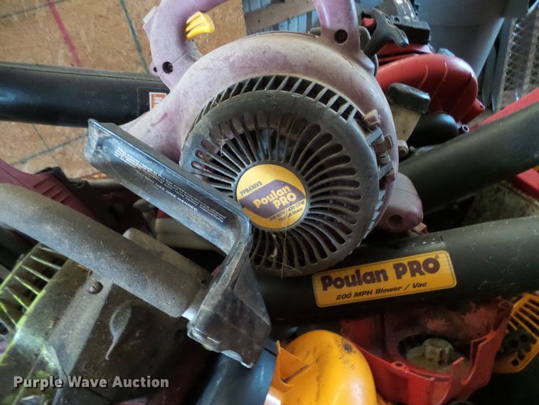 image for item DL0918 Lawn and garden equipment