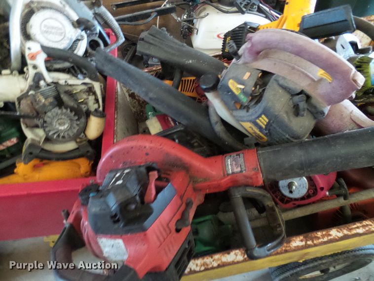 image for item DL0918 Lawn and garden equipment