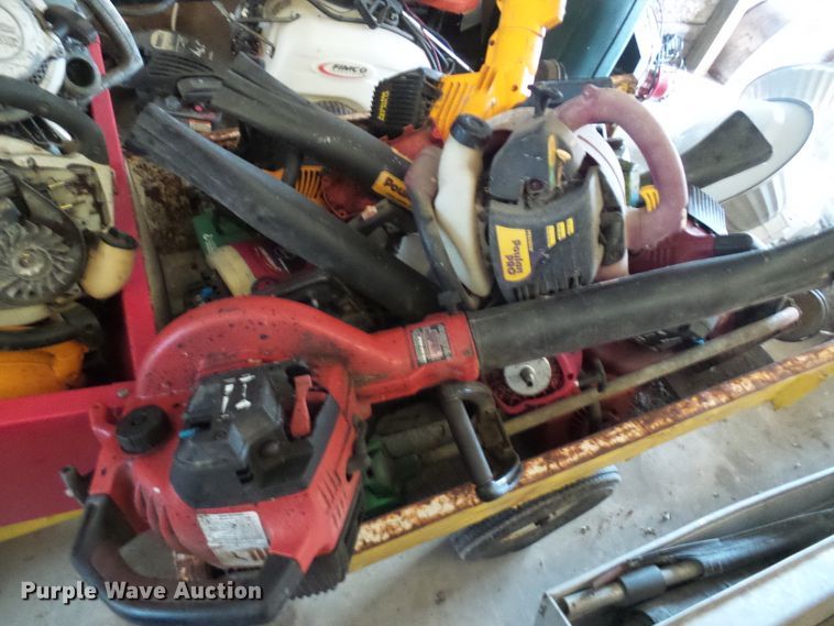 image for item DL0918 Lawn and garden equipment