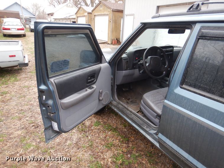 image for item DL4842 1997 Jeep Cherokee  SUV