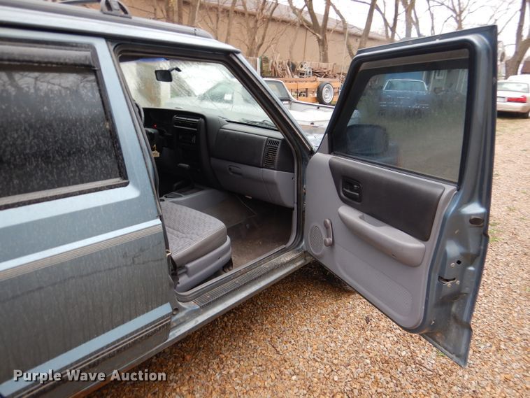 image for item DL4842 1997 Jeep Cherokee  SUV