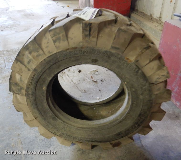 image for item DL4852 Samson 14-17.5NHS tire