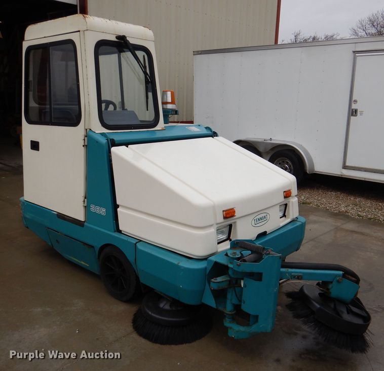 image for item DL4865 Tennant 385  sweeper