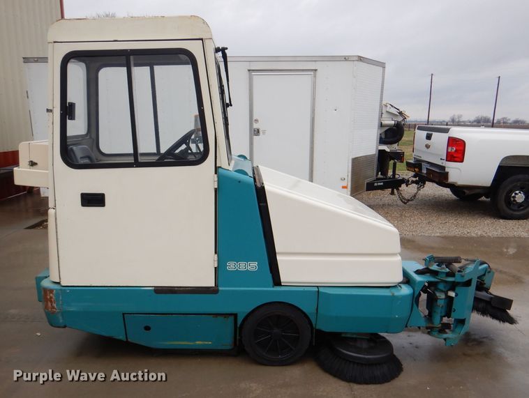 image for item DL4865 Tennant 385  sweeper