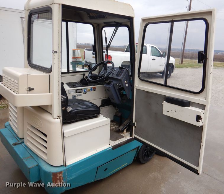 image for item DL4865 Tennant 385  sweeper