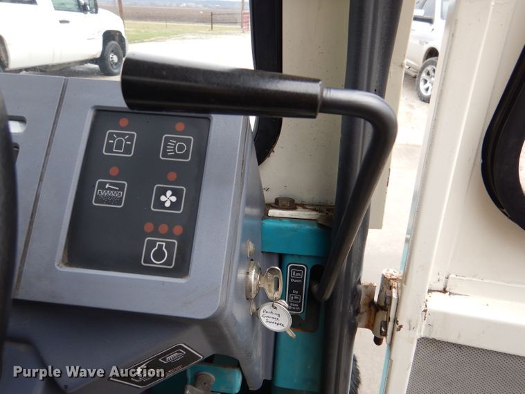 image for item DL4865 Tennant 385  sweeper