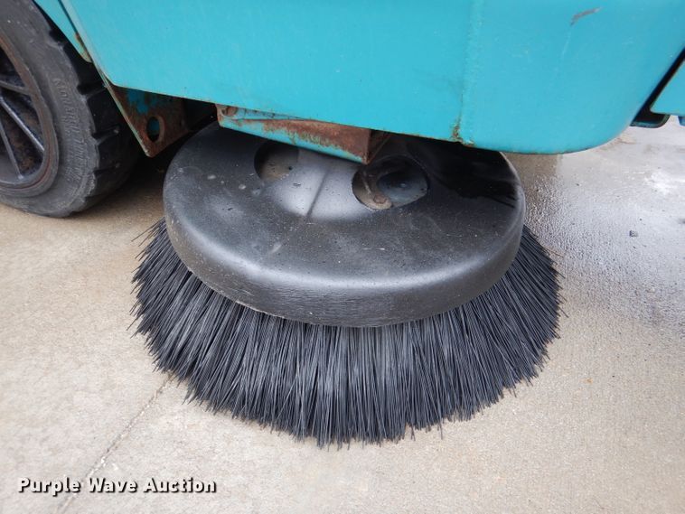 image for item DL4865 Tennant 385  sweeper