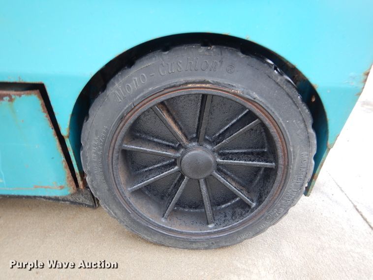 image for item DL4865 Tennant 385  sweeper