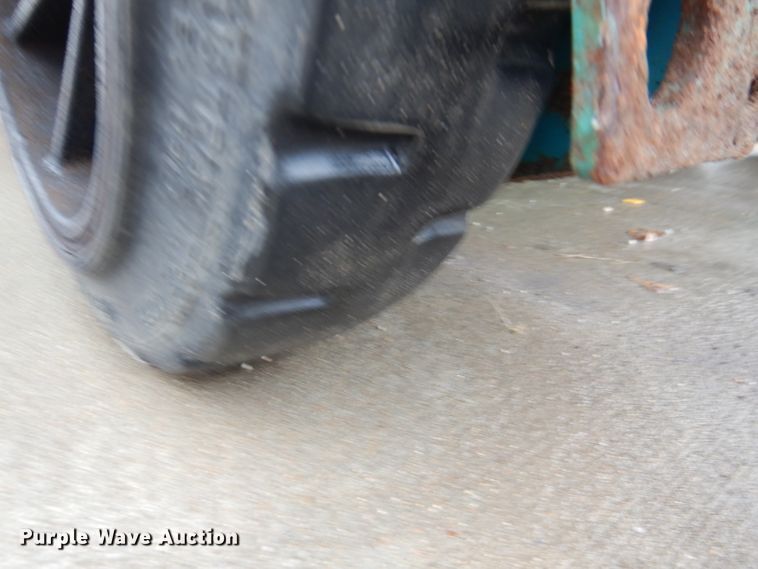 image for item DL4865 Tennant 385  sweeper