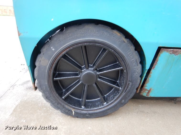 image for item DL4865 Tennant 385  sweeper