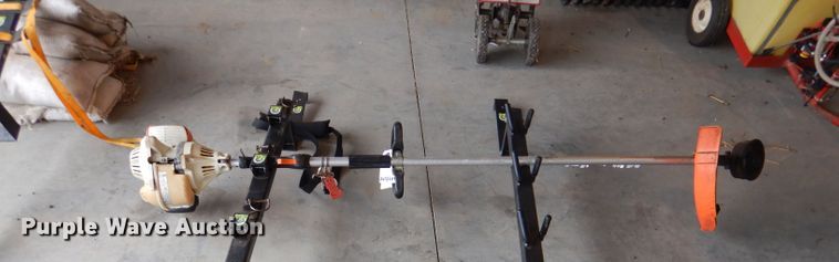 image for item DL4867 Lawn and garden equipment