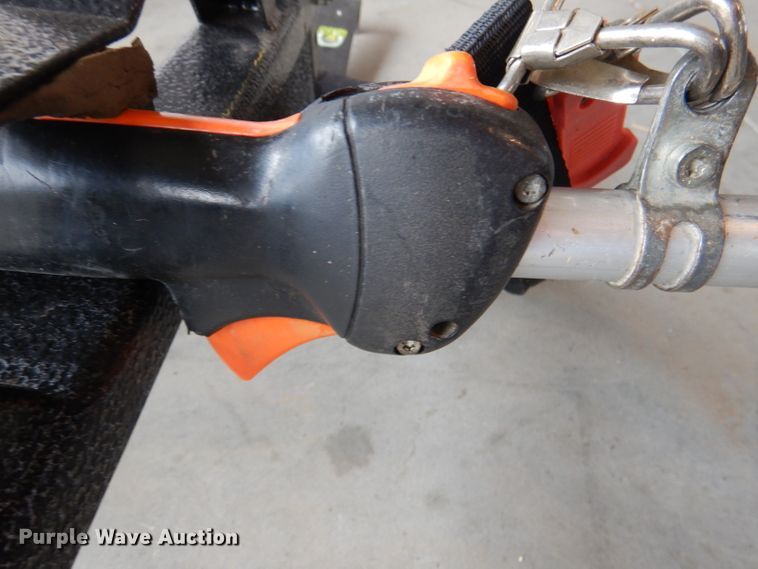 image for item DL4867 Lawn and garden equipment