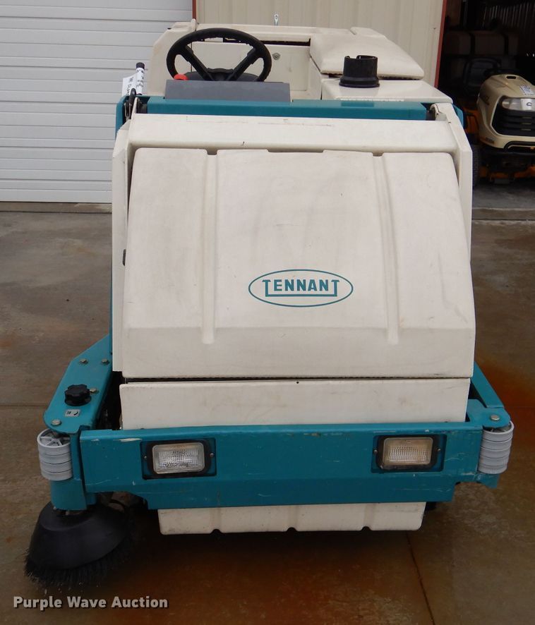 image for item DL4869 Tennant 8300  sweeper
