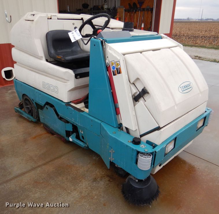 image for item DL4869 Tennant 8300  sweeper