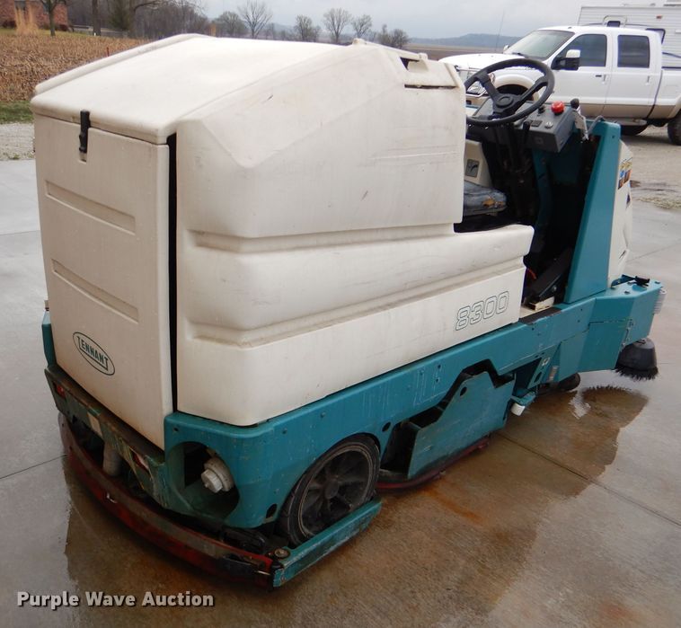 image for item DL4869 Tennant 8300  sweeper