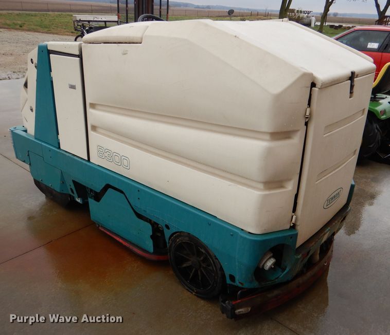 image for item DL4869 Tennant 8300  sweeper