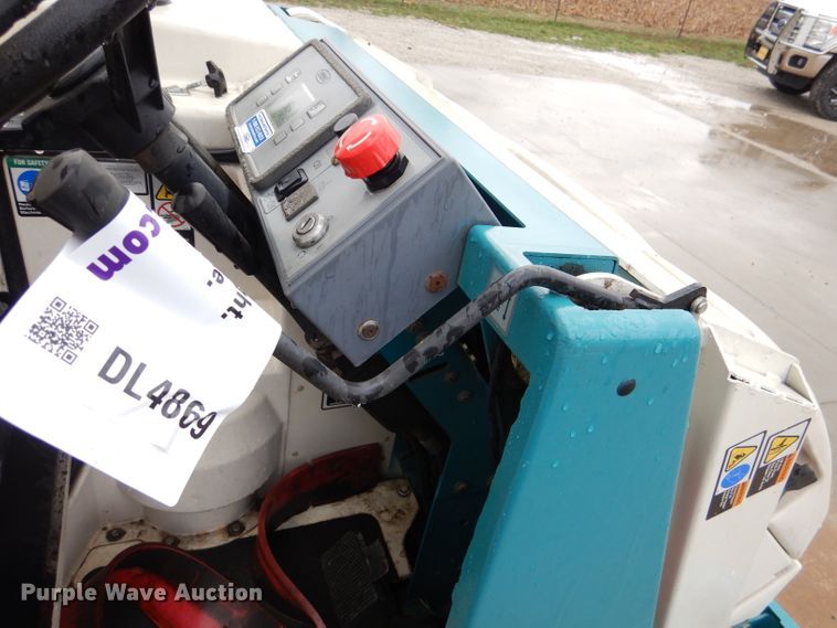 image for item DL4869 Tennant 8300  sweeper