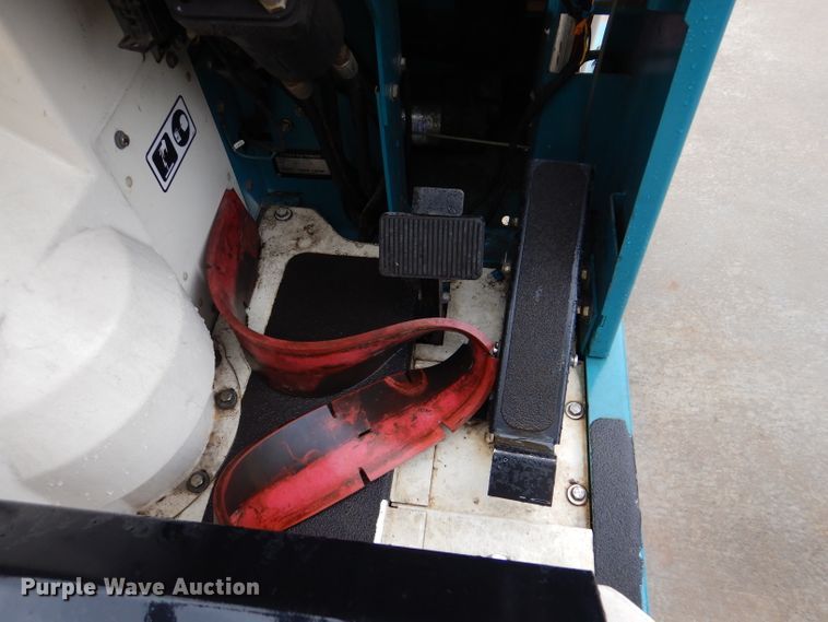 image for item DL4869 Tennant 8300  sweeper