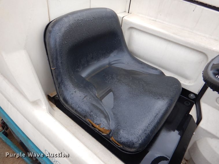 image for item DL4869 Tennant 8300  sweeper