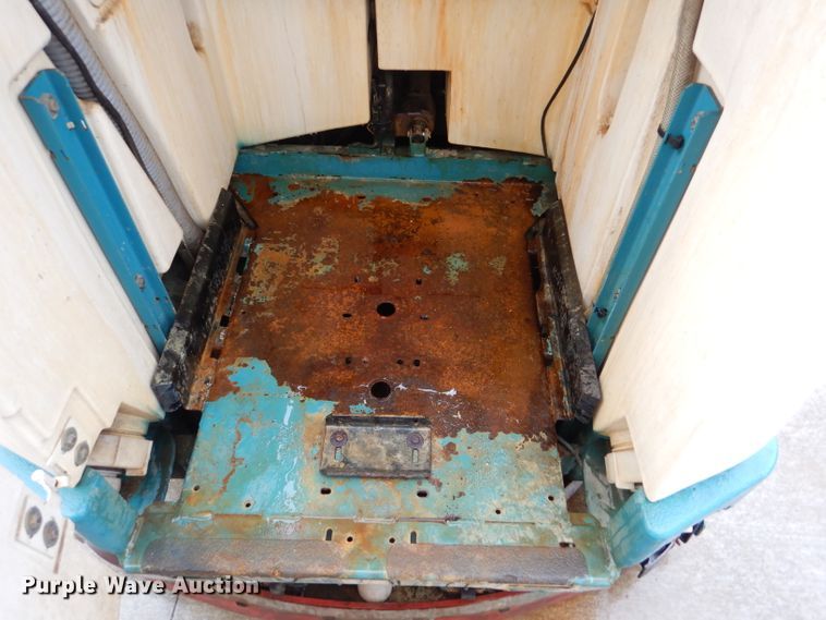 image for item DL4869 Tennant 8300  sweeper