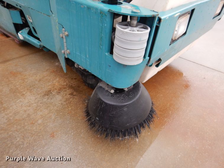 image for item DL4869 Tennant 8300  sweeper