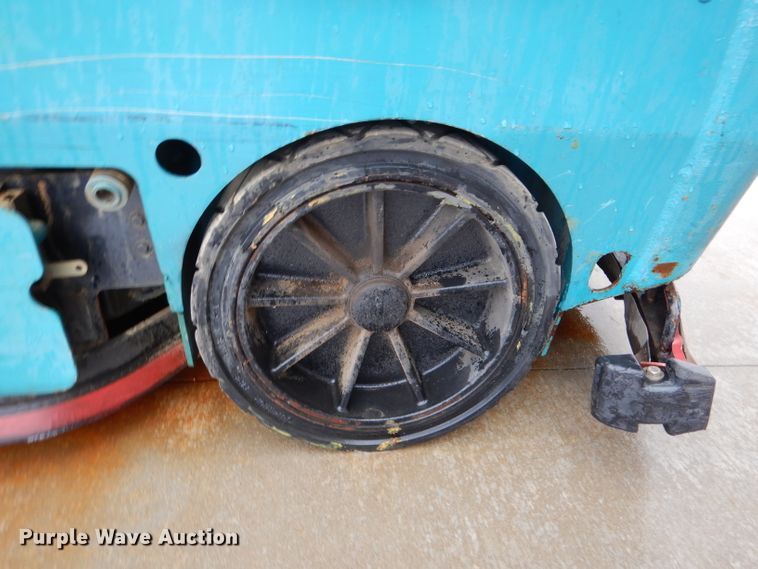 image for item DL4869 Tennant 8300  sweeper